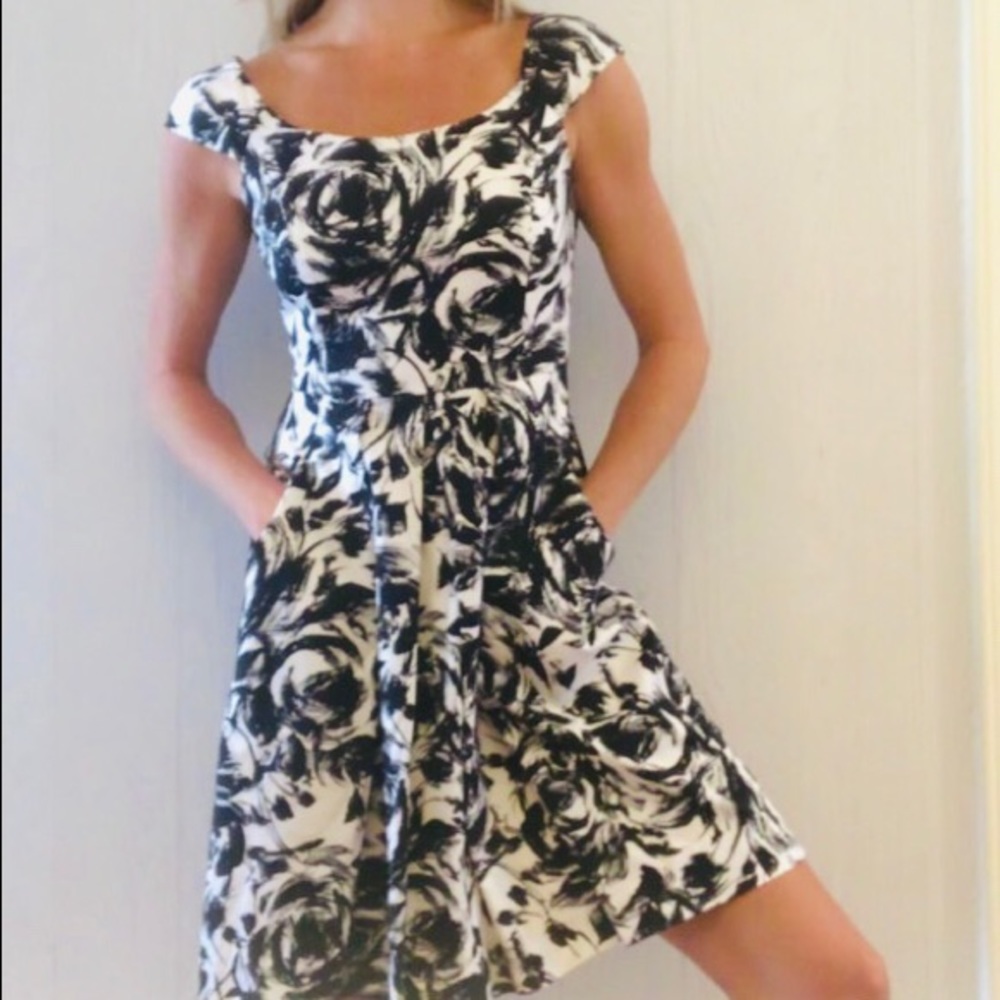 Kristin David black and white dress with pockets